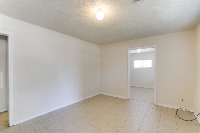 Foto del edificio - 5619 Chapman St