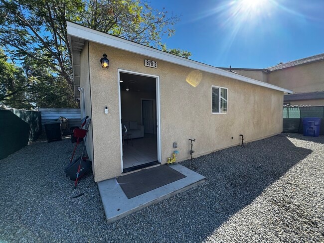 Building Photo - 879 N Mountain View Ave