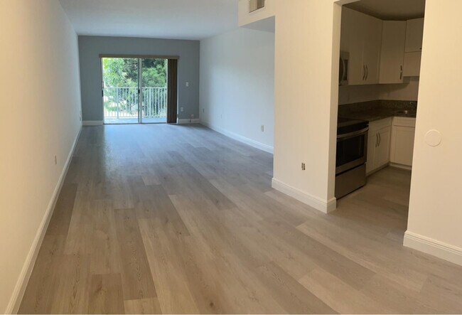 Foto del edificio - 4810 NW 79th Ave