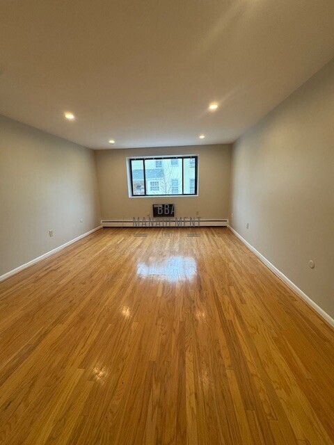 Foto del edificio - 28 Brentwood St