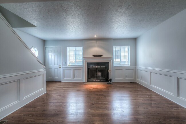 Foto del edificio - Updated 3 Bedroom 3 Bath Townhome