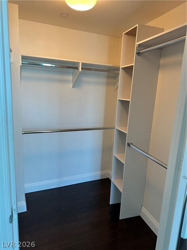 Building Photo - 222 E Karen Ave