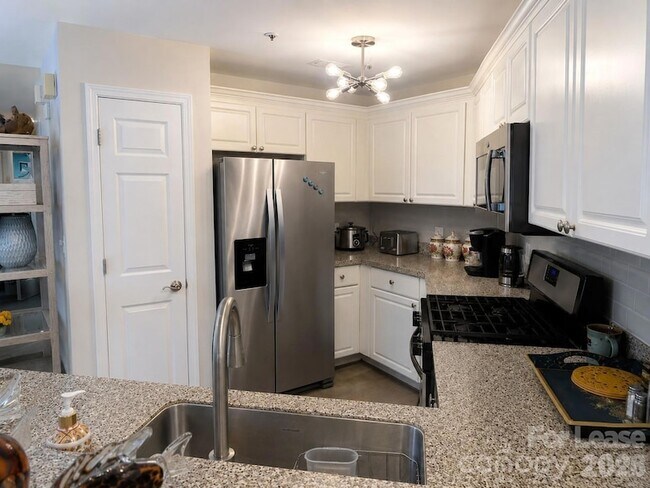 Foto del edificio - 18015 Kings Point Dr