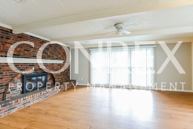 Building Photo - 3 bdrm, 3 bath Ranch!