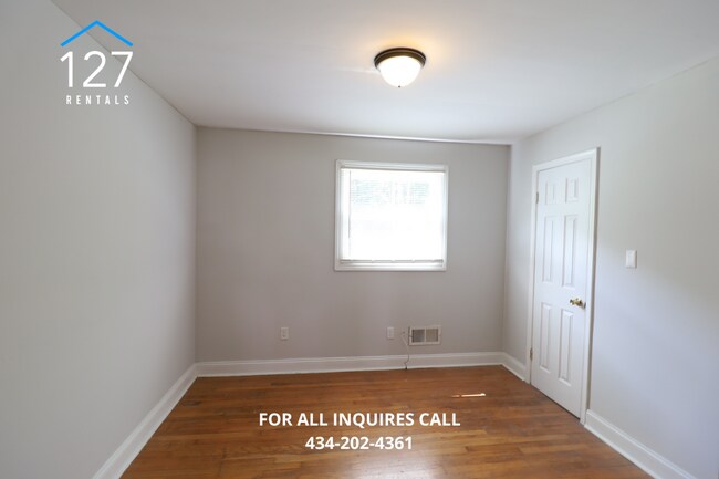Building Photo - 3 Bedroom Unit with Electric and Water Utilities Included!!