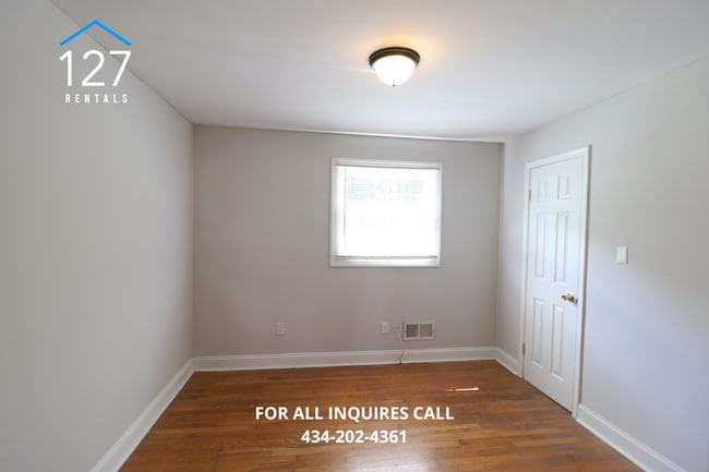 Photo - 3 Bedroom Unit with Electric and Water Utilities Included!! Apartment