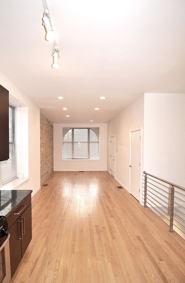 Building Photo - 649 N Wolcott Ave