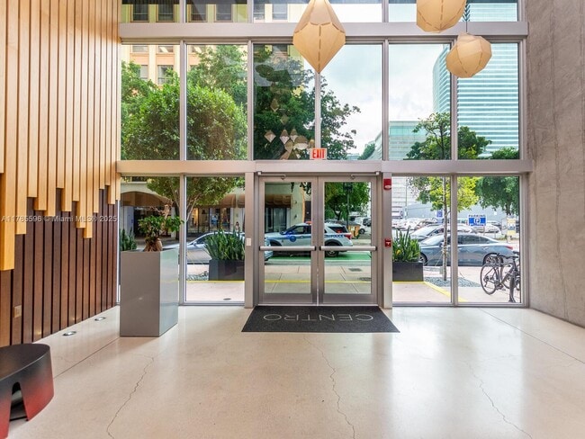 Foto del edificio - 151 SE 1st St