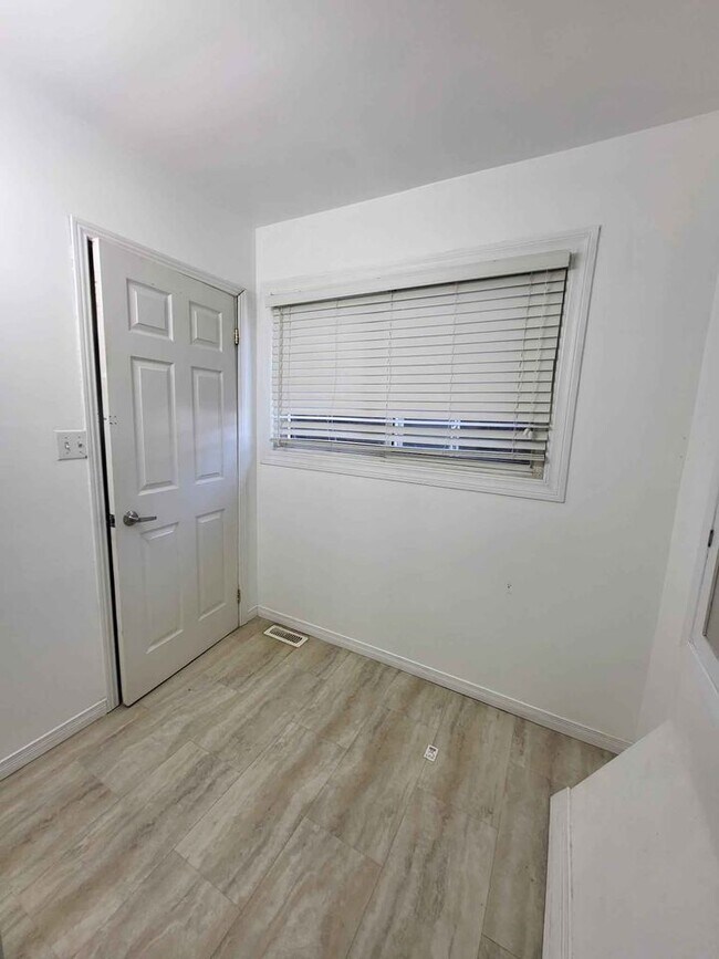 Photo du bâtiment - 1–454 Burton Avenue · Sudbury · 1 Bed | 1 Bath · All-Inclusive