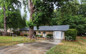 Building Photo - 2830 Knollview Dr