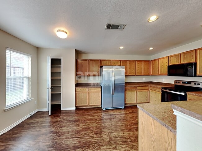 Building Photo - 5459 Montague Ln