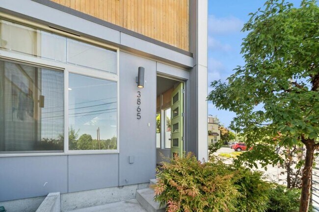 Foto del edificio - 3 bedroom in Seattle WA 98199