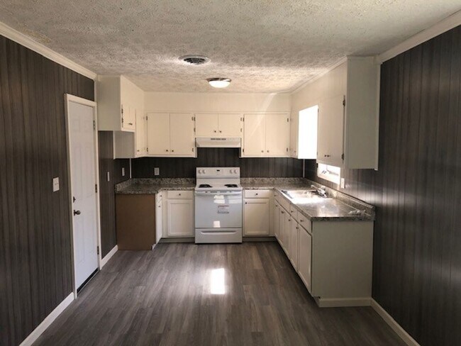 Building Photo - Renovated 3 Bedroom 1 Bath Home for Rent!