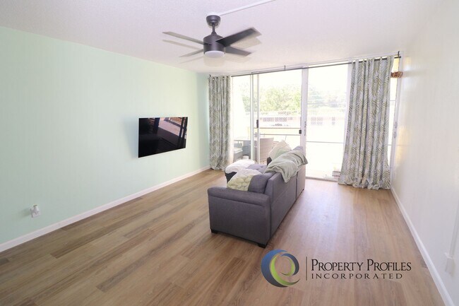 Foto del edificio - Ground Floor 1 bedroom 1 bath with 2 lanai...