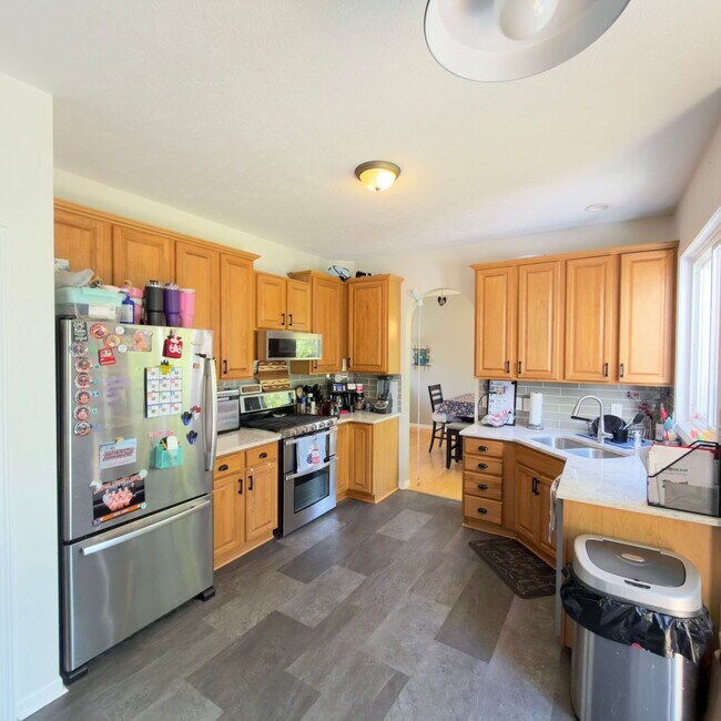 Foto del edificio - Single Family Home In The Desirable Cannon Farms Neighborhood!