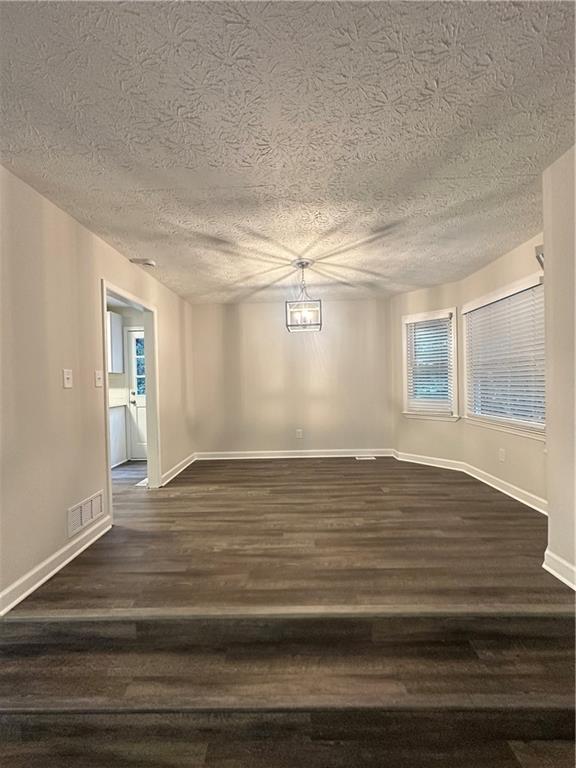 Building Photo - 810 Victoria Pl