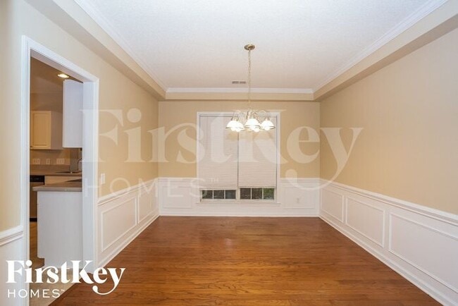 Building Photo - 6425 Skyline Dr