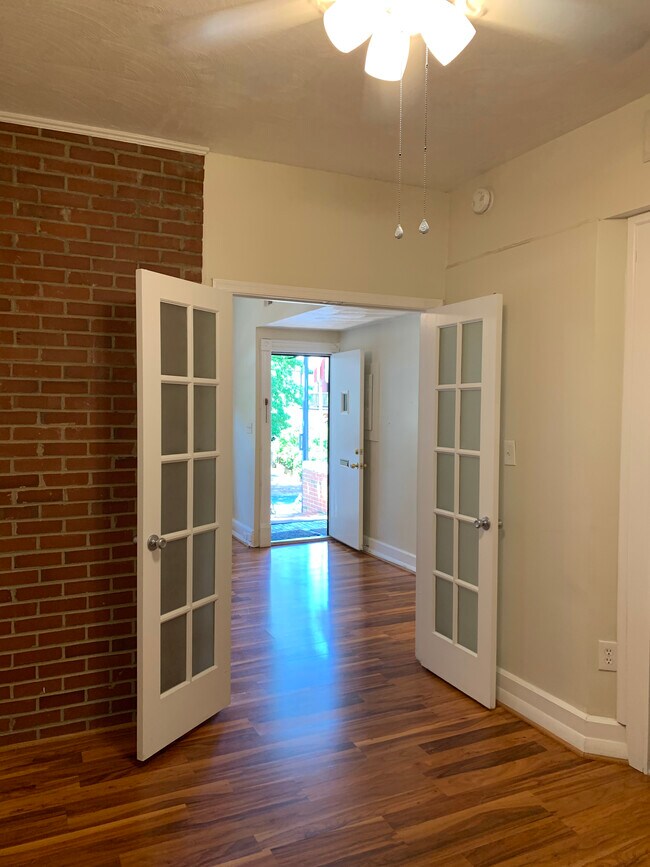 Foto del edificio - 527 9th St NE