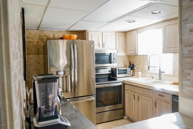 Building Photo - 695-A1A A1A N