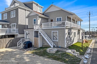 Building Photo - 556 Ocean Ave