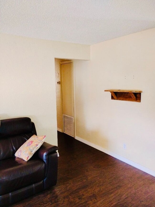 Photo - 3 Bed / 1 Bath House with Fenced Yard