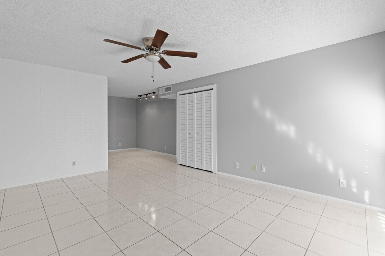 Primary Photo - 2601 Riverside Dr