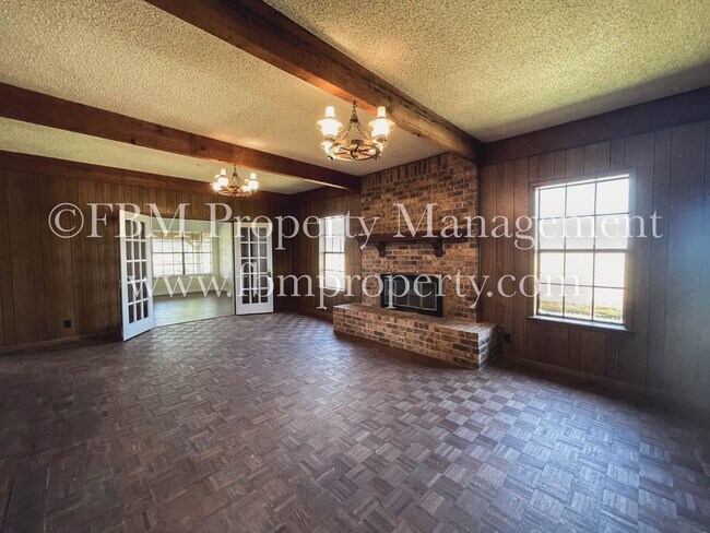 Foto del edificio - 8215 SE County Rd 1020