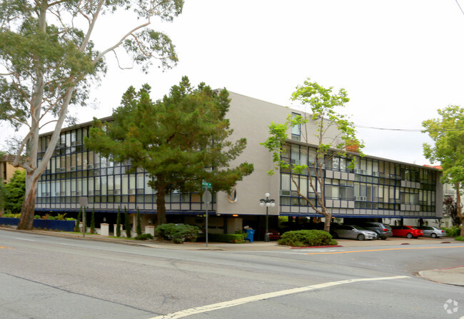 Building Photo - 500 at Camino Real