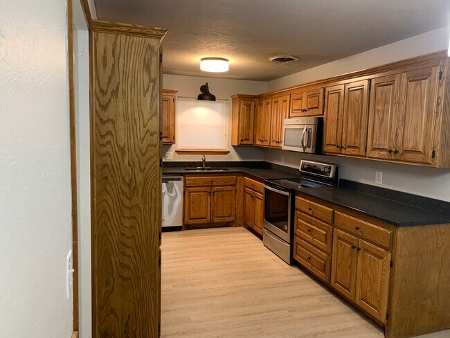 Kitchen - 8207 Santa Fe Trl