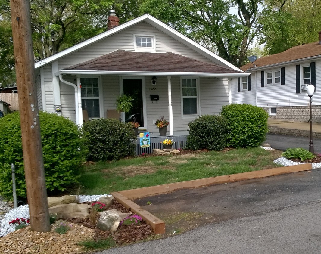 1122 Vernie Ave, Alton, IL 62002 House for Rent in Alton, IL