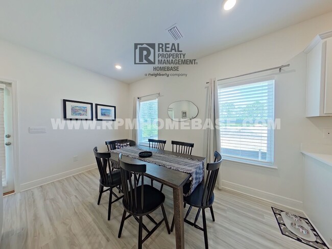 Building Photo - **Special Move-In Offer!** Stunning New To...