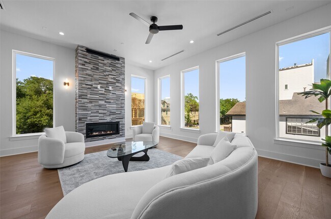 Foto del edificio - 5705 Dolores St