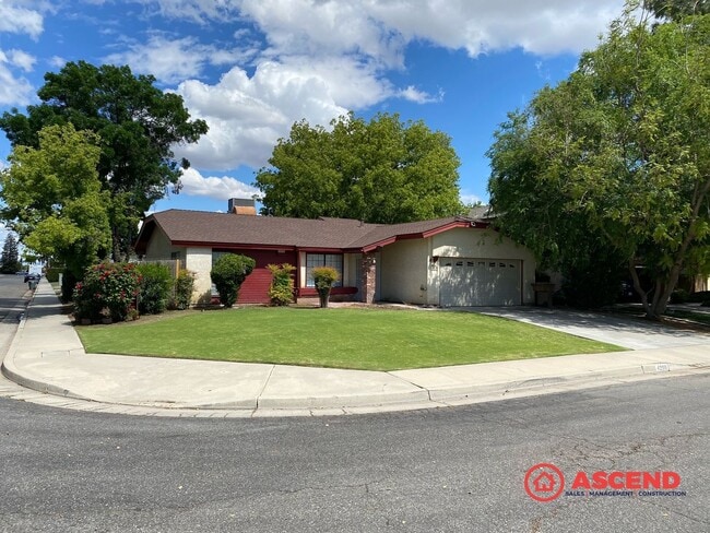 Building Photo - Beautiful 3 Bedroom Home Located in the Southwest!