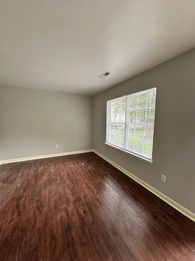 Foto del edificio - Charming 2 Bed, 1 Bath, 1 Car Garage, Covered Patio in Private Neighborhood!