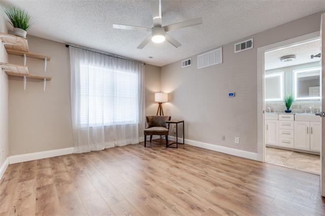Foto del edificio - 8750 Park Ln