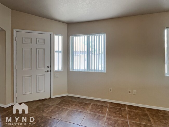 Foto del edificio - 8900 E Alderpoint Way