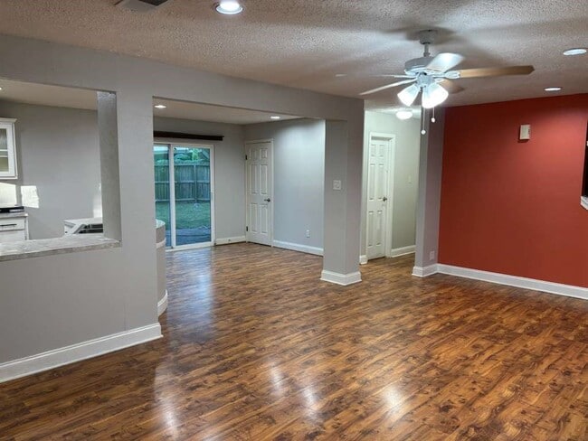 Building Photo - 2015 E Lacey Oak Cir