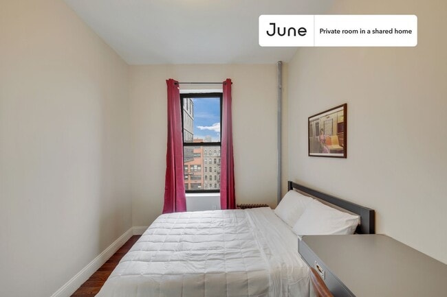 Building Photo - Room in Shared 4 bed/1 bath home in West Harlem
