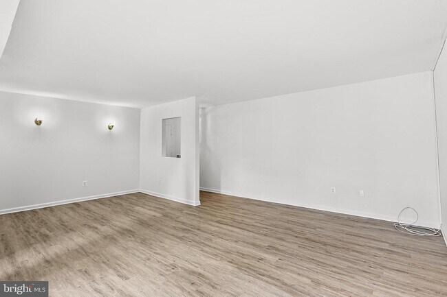 Foto del edificio - 9629 White Acre Rd