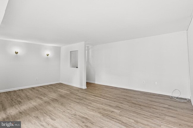 Building Photo - 9629 White Acre Rd