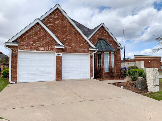 Building Photo - 3801 Tudor Cir