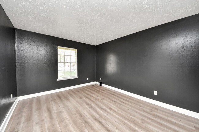 Building Photo - 4519 Reynaldo Dr
