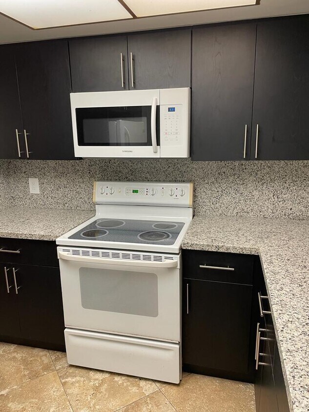 Foto principal - 2481 SW 82nd Ave