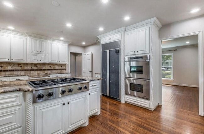 Building Photo - 6307 Deloache Ave