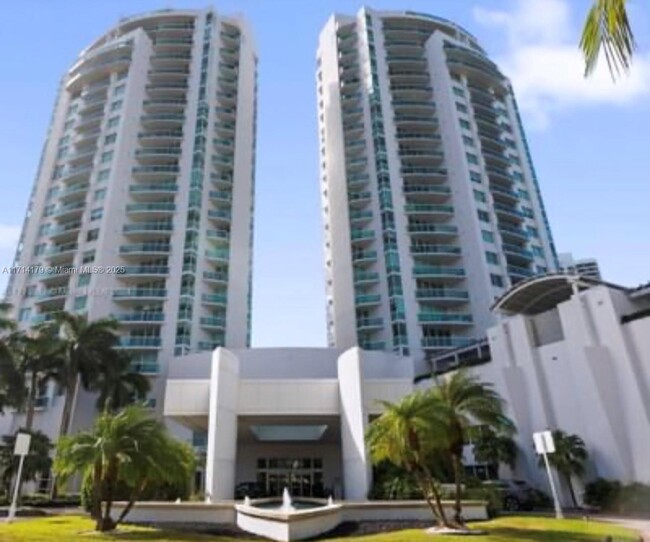 Foto del edificio - 19400 Turnberry Way