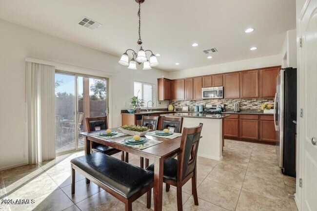 Foto del edificio - 12039 W Leather Ln