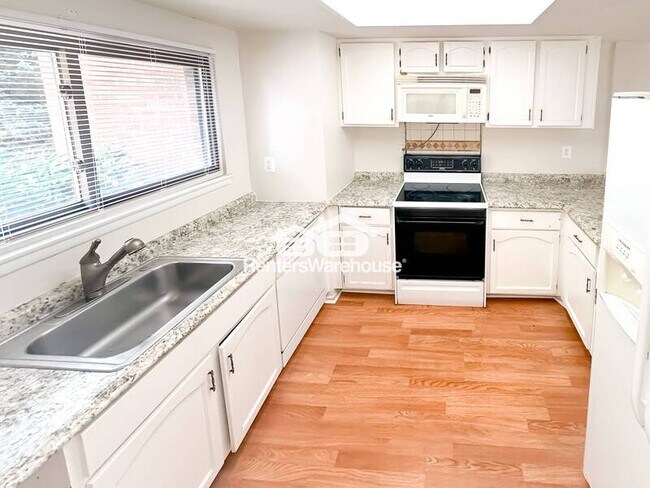 Building Photo - 20104 Larkspur Ct