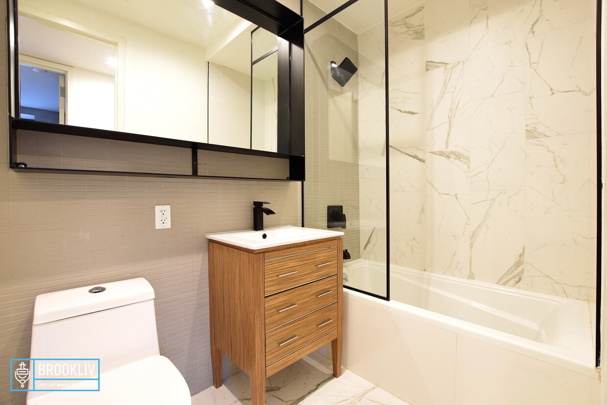 Foto principal - 437 Throop Ave