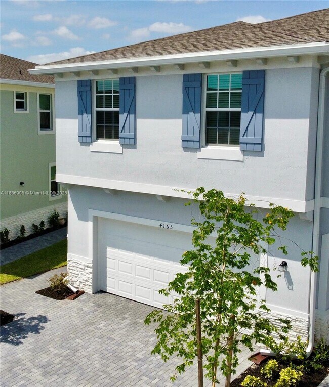 Foto del edificio - 4163 Lagoon Shore Dr