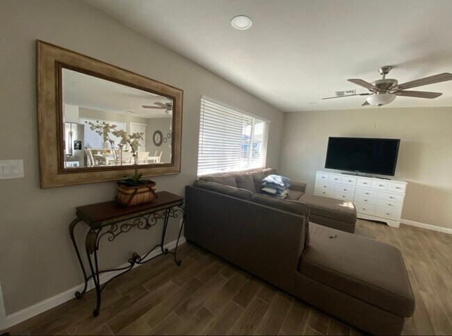 Foto del edificio - 1449 N Wycliff Cir